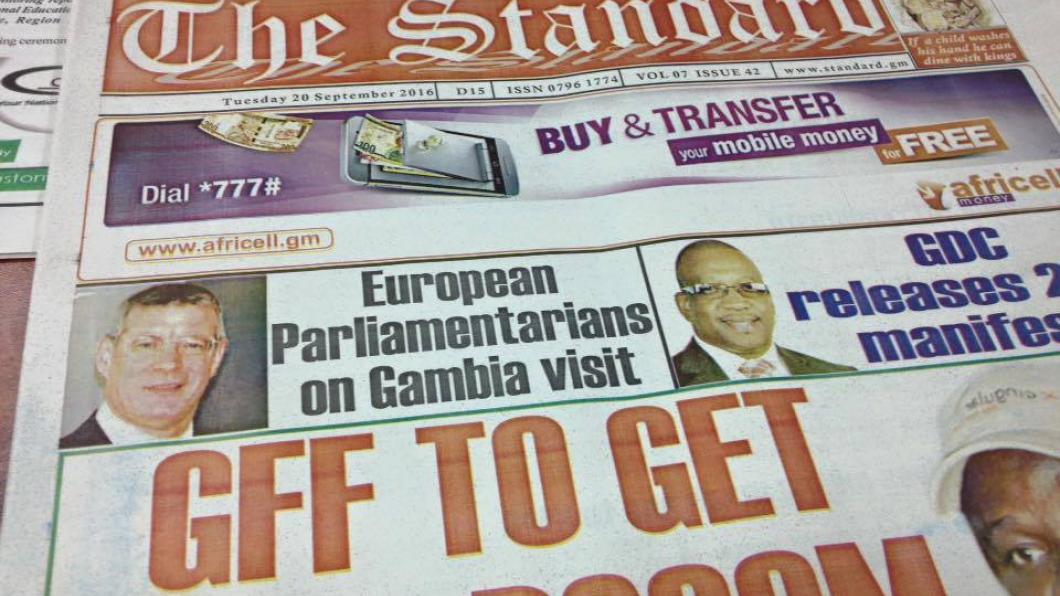 De komst van de Europarlementariërs staat in de krant.