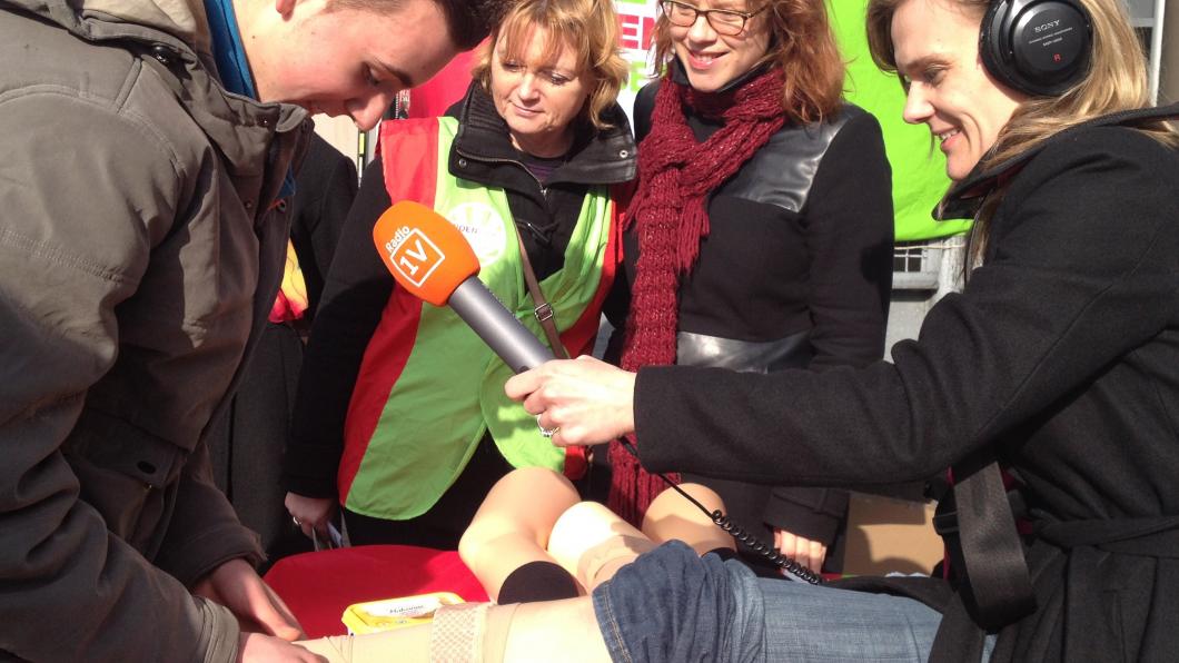 Linda Voortman (m) op campagne voor de zorg (Almere)