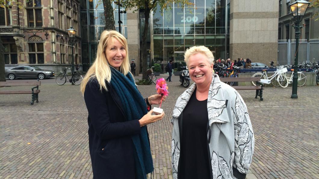 Liesbeth van Tongeren ontvangt de Politieke Pluim 2015