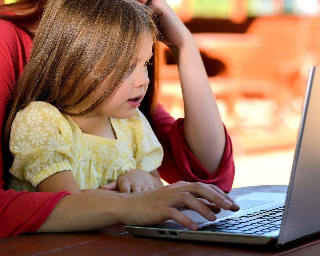 Werken en thuisonderwijs laat zich lastig combineren. Beeld: Pixabay.  